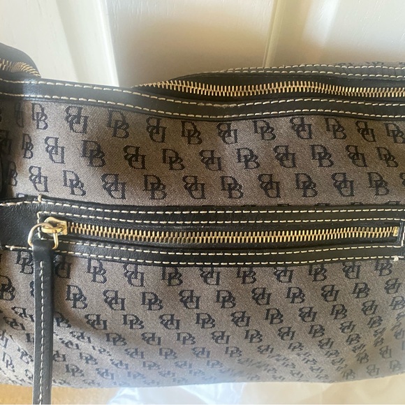Dooney and Bourke purse - Picture 2 of 8